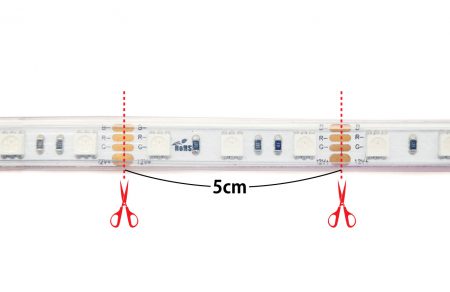 テープライトは5cm幅(3粒ずつ)でカットできます。